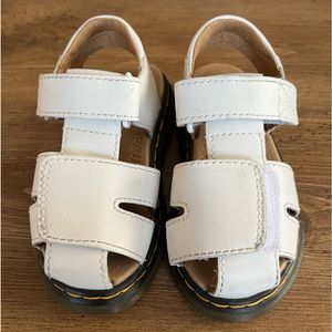 Toddler size 9 white Dr Martens sandals